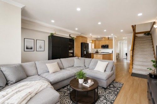 1124 Rochester Avenue, Coquitlam, BC - Indoor Photo Showing Living Room