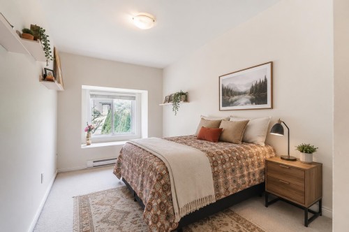 1124 Rochester Avenue, Coquitlam, BC - Indoor Photo Showing Bedroom