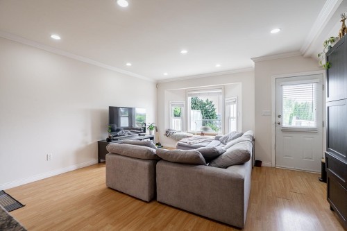 1124 Rochester Avenue, Coquitlam, BC - Indoor Photo Showing Living Room