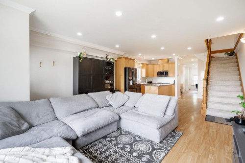 1124 Rochester Avenue, Coquitlam, BC - Indoor Photo Showing Living Room