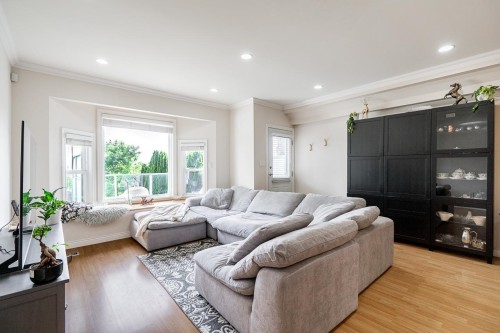 1124 Rochester Avenue, Coquitlam, BC - Indoor Photo Showing Living Room