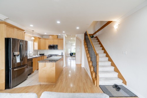 1124 Rochester Avenue, Coquitlam, BC - Indoor Photo Showing Kitchen