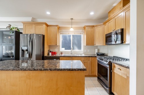 1124 Rochester Avenue, Coquitlam, BC - Indoor Photo Showing Kitchen With Double Sink With Upgraded Kitchen