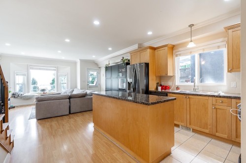 1124 Rochester Avenue, Coquitlam, BC - Indoor Photo Showing Kitchen