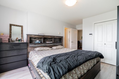 1124 Rochester Avenue, Coquitlam, BC - Indoor Photo Showing Bedroom