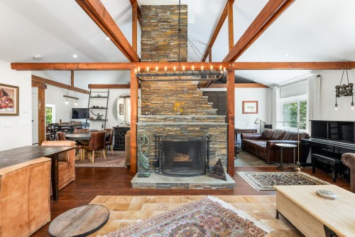 1924 Fulton Avenue, West Vancouver, BC - Indoor Photo Showing Living Room With Fireplace