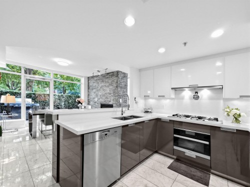 1211 Cordova Street W, Vancouver, BC - Indoor Photo Showing Kitchen With Double Sink With Upgraded Kitchen
