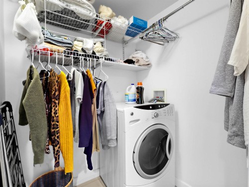 1211 Cordova Street W, Vancouver, BC - Indoor Photo Showing Laundry Room