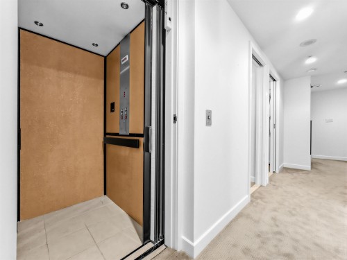 1211 Cordova Street W, Vancouver, BC - Indoor Photo Showing Other Room