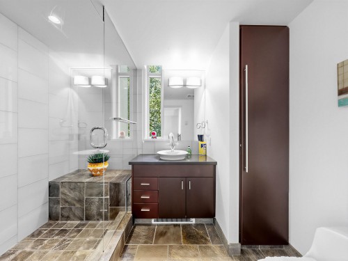 1211 Cordova Street W, Vancouver, BC - Indoor Photo Showing Bathroom