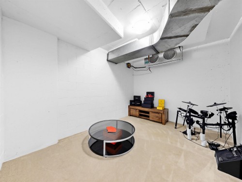 1211 Cordova Street W, Vancouver, BC - Indoor Photo Showing Other Room