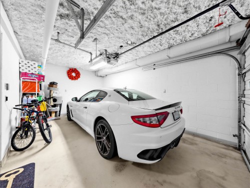 1211 Cordova Street W, Vancouver, BC - Indoor Photo Showing Garage