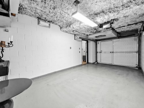 1211 Cordova Street W, Vancouver, BC - Indoor Photo Showing Garage