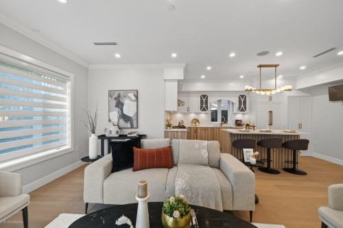 1-2035 51St E, Vancouver, BC - Indoor Photo Showing Living Room