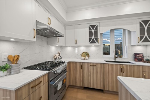 1-2035 51St E, Vancouver, BC - Indoor Photo Showing Kitchen With Upgraded Kitchen