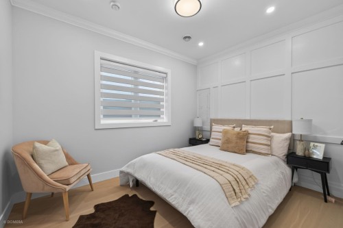 1-2035 51St E, Vancouver, BC - Indoor Photo Showing Bedroom
