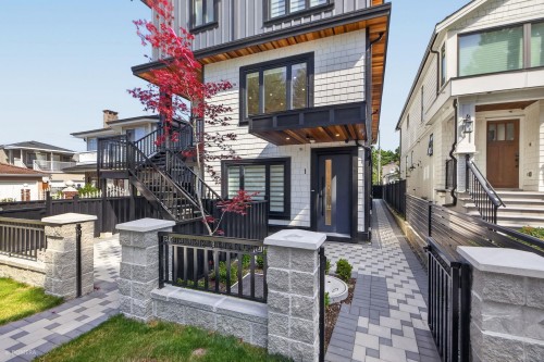 1-2035 51St E, Vancouver, BC - Outdoor