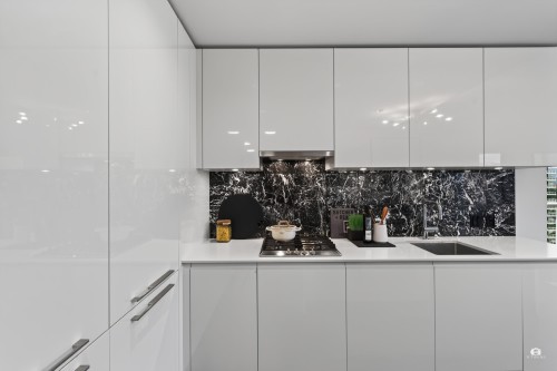 2709-1955 Alpha Way, Burnaby, BC - Indoor Photo Showing Kitchen