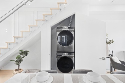 1005 55Th Avenue E, Vancouver, BC - Indoor Photo Showing Laundry Room