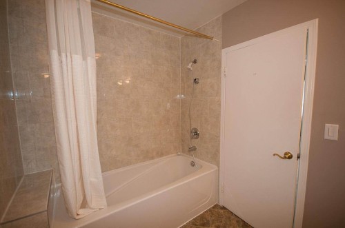 555 Stevens Drive, West Vancouver, BC - Indoor Photo Showing Bathroom
