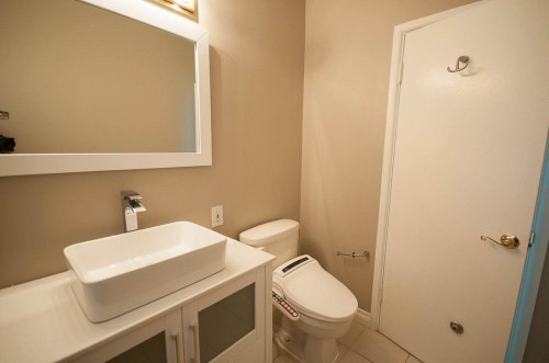 555 Stevens Drive, West Vancouver, BC - Indoor Photo Showing Bathroom