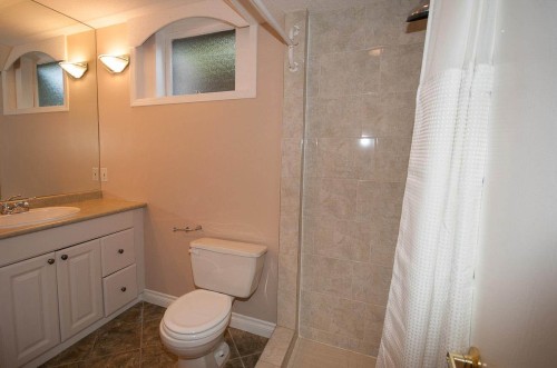 555 Stevens Drive, West Vancouver, BC - Indoor Photo Showing Bathroom
