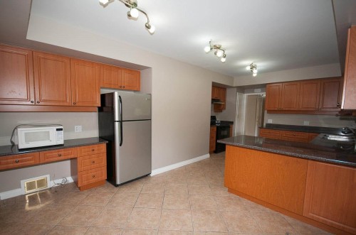 555 Stevens Drive, West Vancouver, BC - Indoor Photo Showing Kitchen