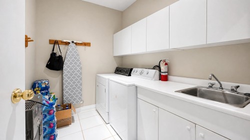 8418 Gillnet Place, Vancouver, BC - Indoor Photo Showing Laundry Room