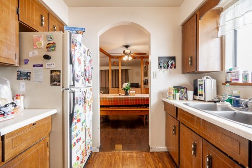 1828 Prairie Avenue, Port Coquitlam, BC - Indoor Photo Showing Kitchen With Double Sink
