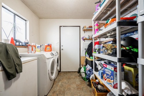 1828 Prairie Avenue, Port Coquitlam, BC - Indoor Photo Showing Laundry Room