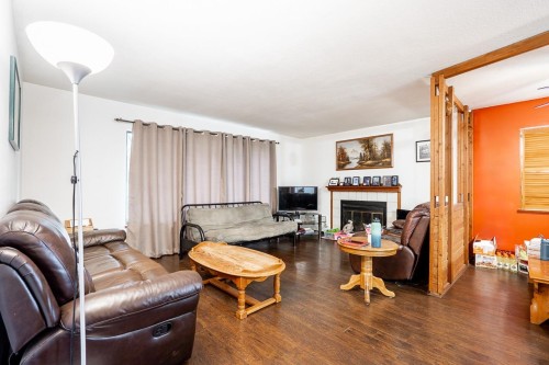 1828 Prairie Avenue, Port Coquitlam, BC - Indoor Photo Showing Living Room With Fireplace