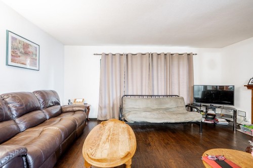 1828 Prairie Avenue, Port Coquitlam, BC - Indoor Photo Showing Living Room