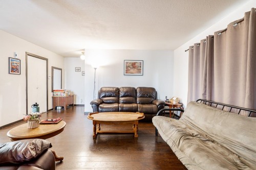 1828 Prairie Avenue, Port Coquitlam, BC - Indoor Photo Showing Living Room