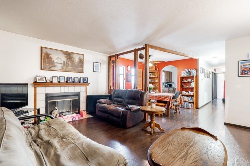 1828 Prairie Avenue, Port Coquitlam, BC - Indoor Photo Showing Living Room With Fireplace
