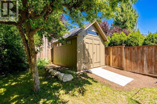 2784 Crescentview Drive, North Vancouver, BC - Outdoor