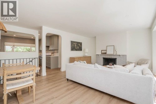 2784 Crescentview Drive, North Vancouver, BC - Indoor Photo Showing Living Room With Fireplace