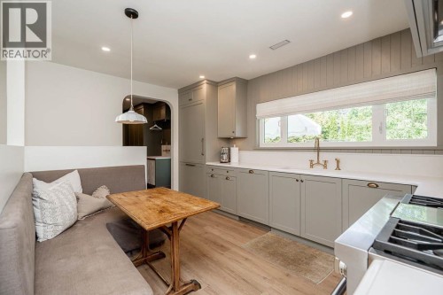2784 Crescentview Drive, North Vancouver, BC - Indoor Photo Showing Kitchen