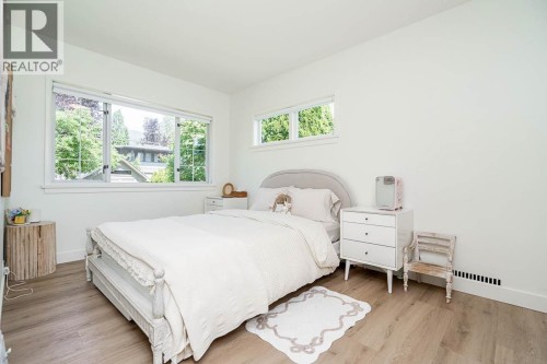 2784 Crescentview Drive, North Vancouver, BC - Indoor Photo Showing Bedroom