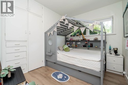2784 Crescentview Drive, North Vancouver, BC - Indoor Photo Showing Bedroom