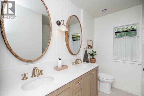 2784 Crescentview Drive, North Vancouver, BC - Indoor Photo Showing Bathroom