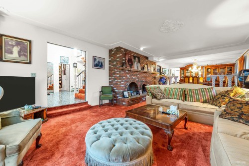4240 Shackleton Gate, Richmond, BC - Indoor Photo Showing Living Room With Fireplace