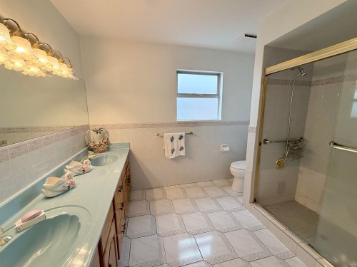 2458 5Th Avenue E, Vancouver, BC - Indoor Photo Showing Bathroom