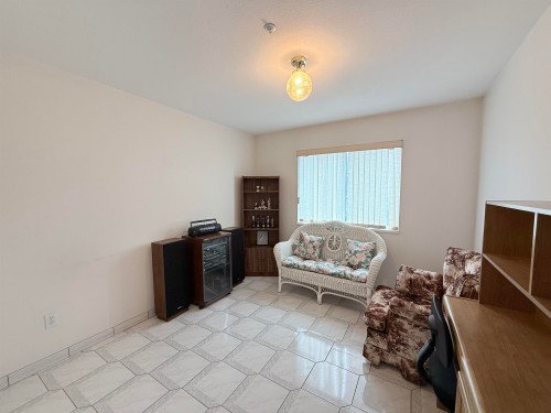 2458 5Th Avenue E, Vancouver, BC - Indoor