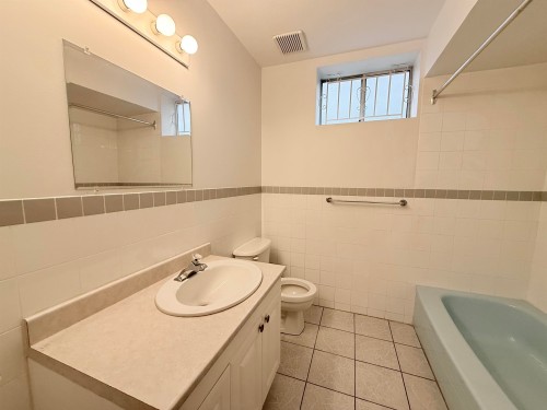 2458 5Th Avenue E, Vancouver, BC - Indoor Photo Showing Bathroom
