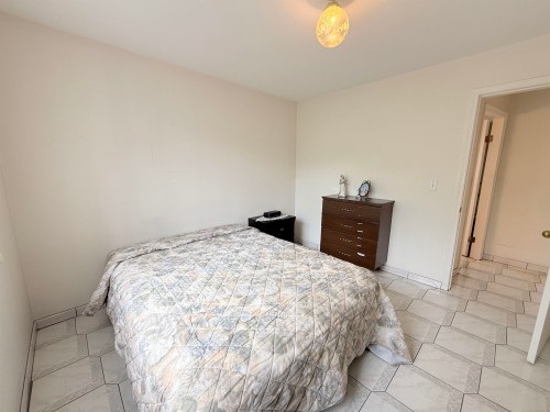 2458 5Th Avenue E, Vancouver, BC - Indoor Photo Showing Bedroom