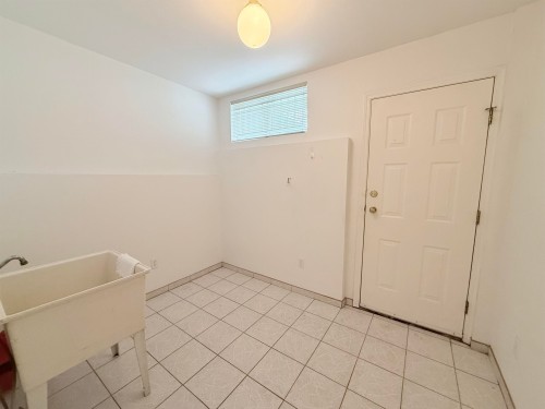 2458 5Th Avenue E, Vancouver, BC - Indoor Photo Showing Other Room