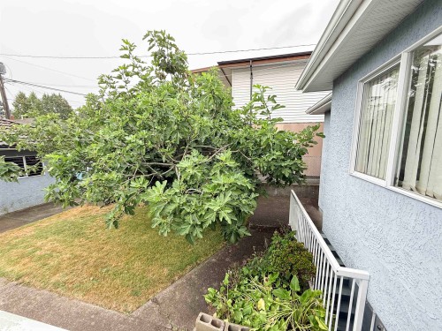 2458 5Th Avenue E, Vancouver, BC - Outdoor