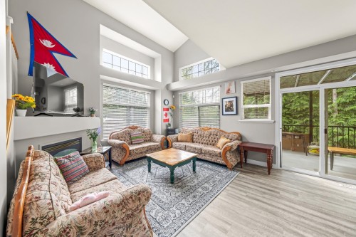 1-11495 Cottonwood Drive, Maple Ridge, BC - Indoor Photo Showing Living Room With Fireplace