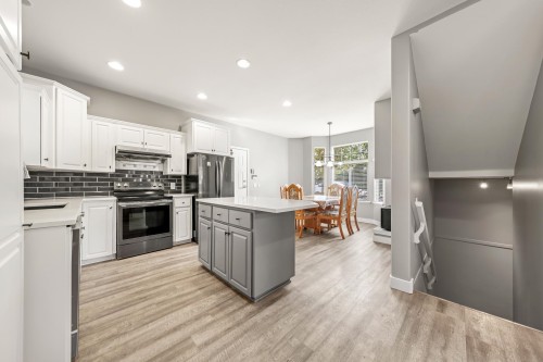 1-11495 Cottonwood Drive, Maple Ridge, BC - Indoor Photo Showing Kitchen With Stainless Steel Kitchen With Double Sink With Upgraded Kitchen