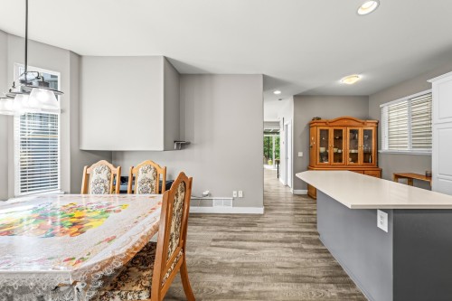 1-11495 Cottonwood Drive, Maple Ridge, BC - Indoor Photo Showing Dining Room